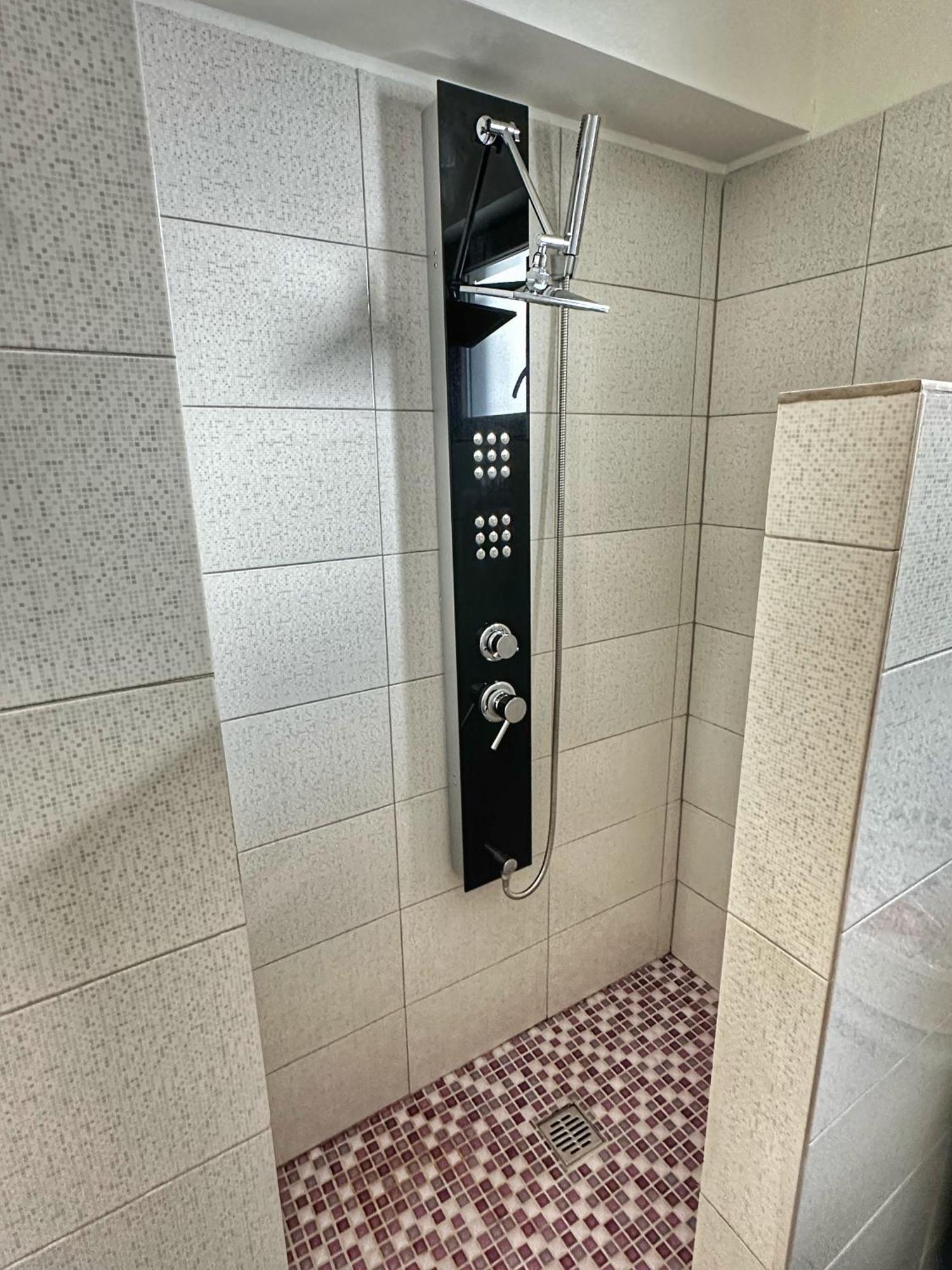Fancy Apartament Promenada Balcon Panoramic, Parcare, Incalzire Pardoseala, Self Check In Κραϊόβα Εξωτερικό φωτογραφία